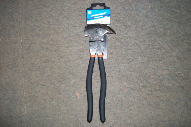 Fencing pliers image